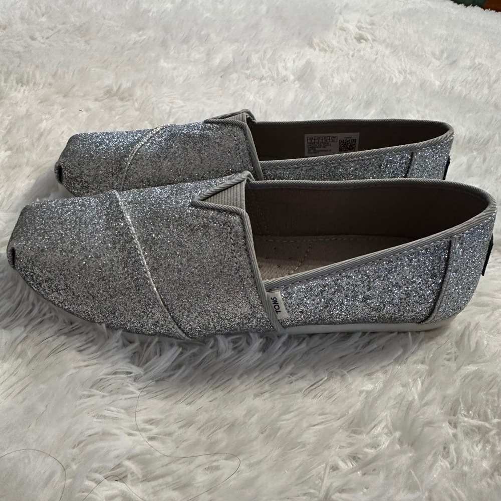 TOMS Glitter Slip On Shoes YOUTH little girls Size 3 Silver Sparkle Casual Flats - Picture 2 of 8